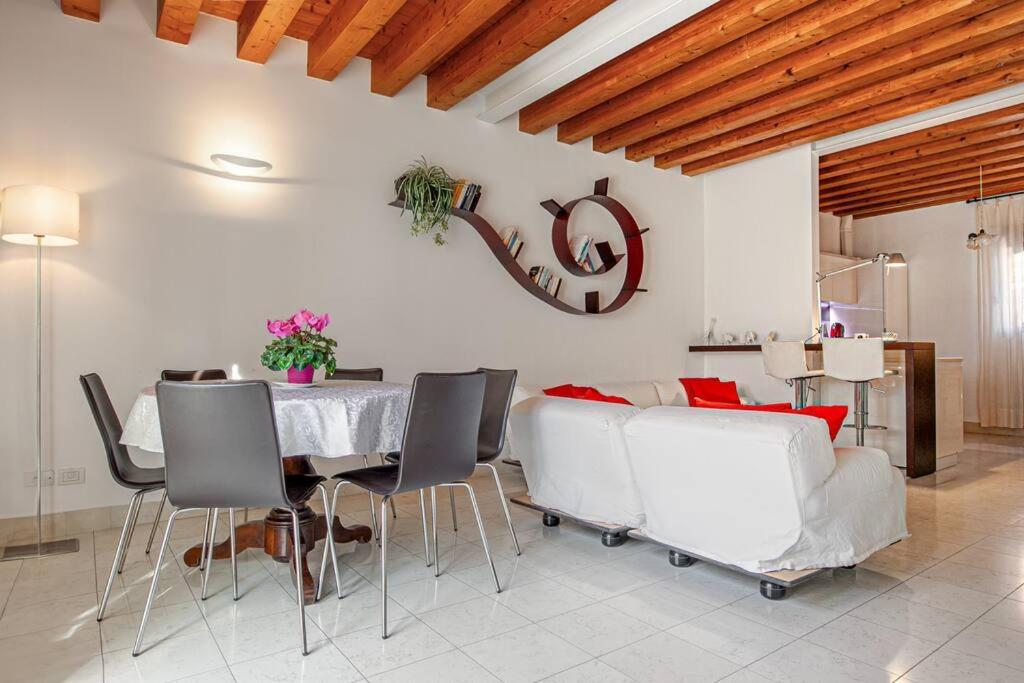 Three Floors Home Venesia Bagian luar foto
