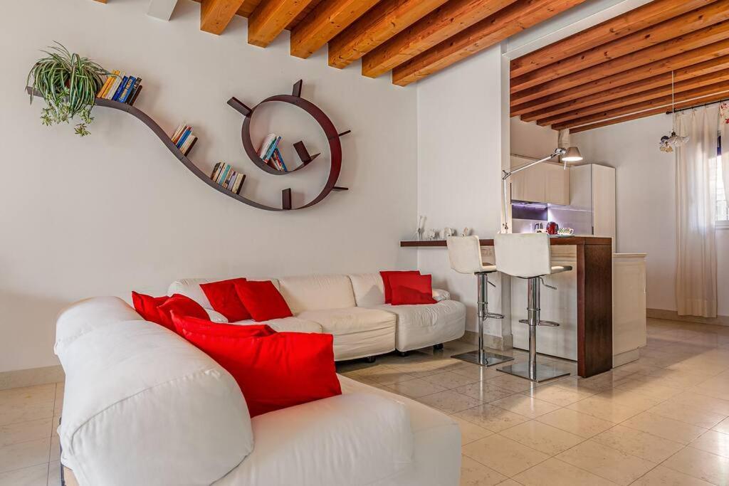 Three Floors Home Venesia Bagian luar foto