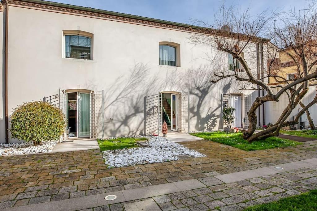 Three Floors Home Venesia Bagian luar foto