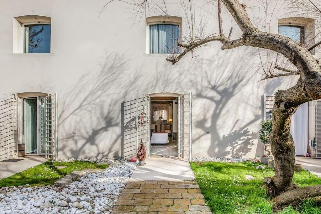 Three Floors Home Venesia Bagian luar foto