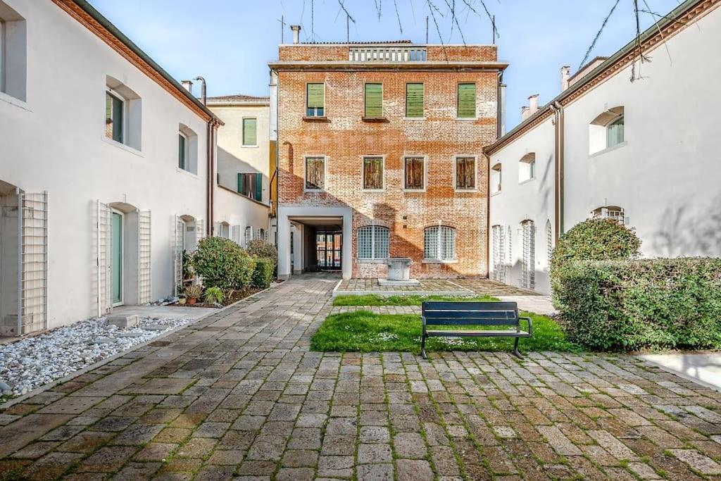 Three Floors Home Venesia Bagian luar foto